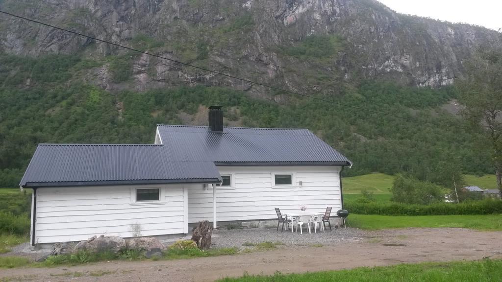 Hansali Holiday Home Fjaerland Exterior photo